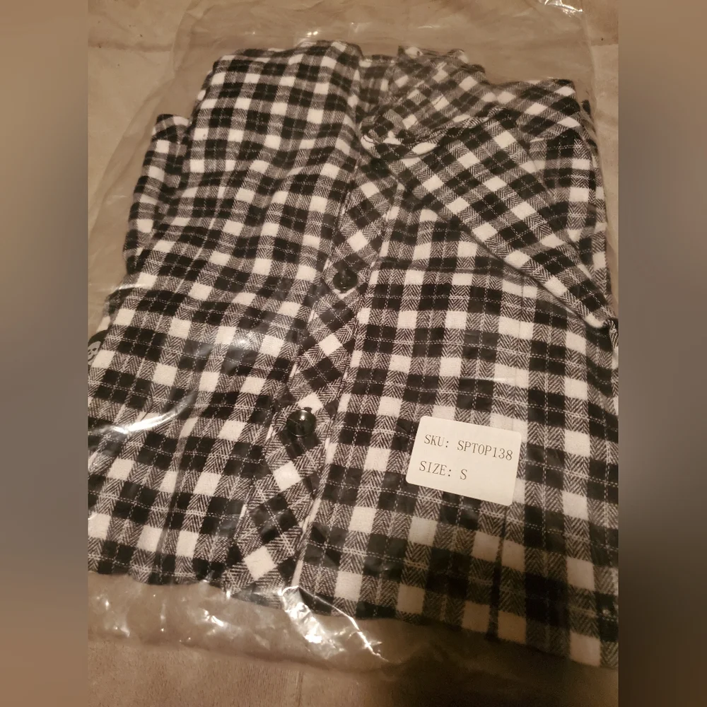 Black and White Sourpuss woman's flannel size small - Picture 2 of 4